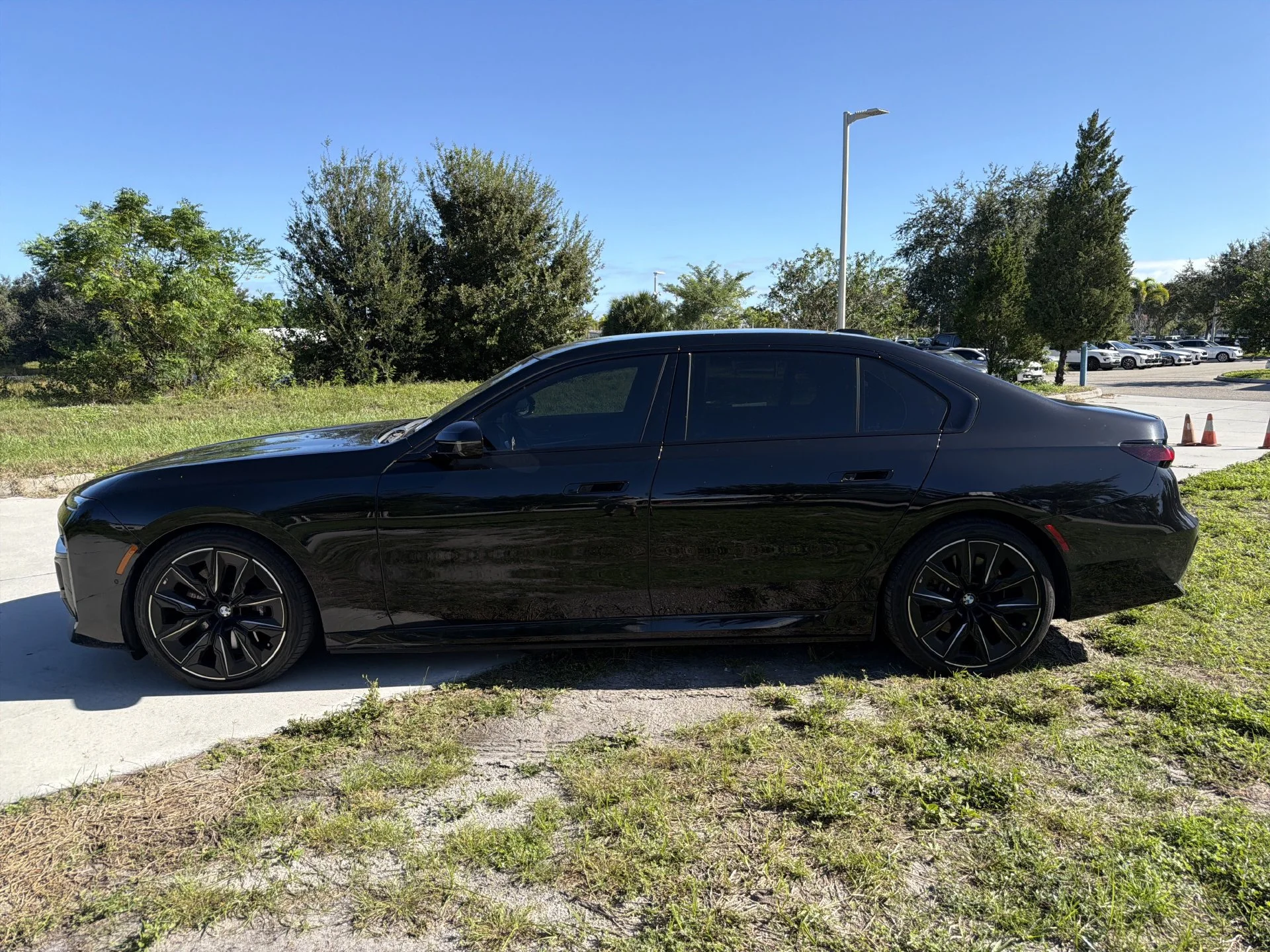 Certified Used 2024 Black Sapphire Metallic BMW xDrive60 image 7