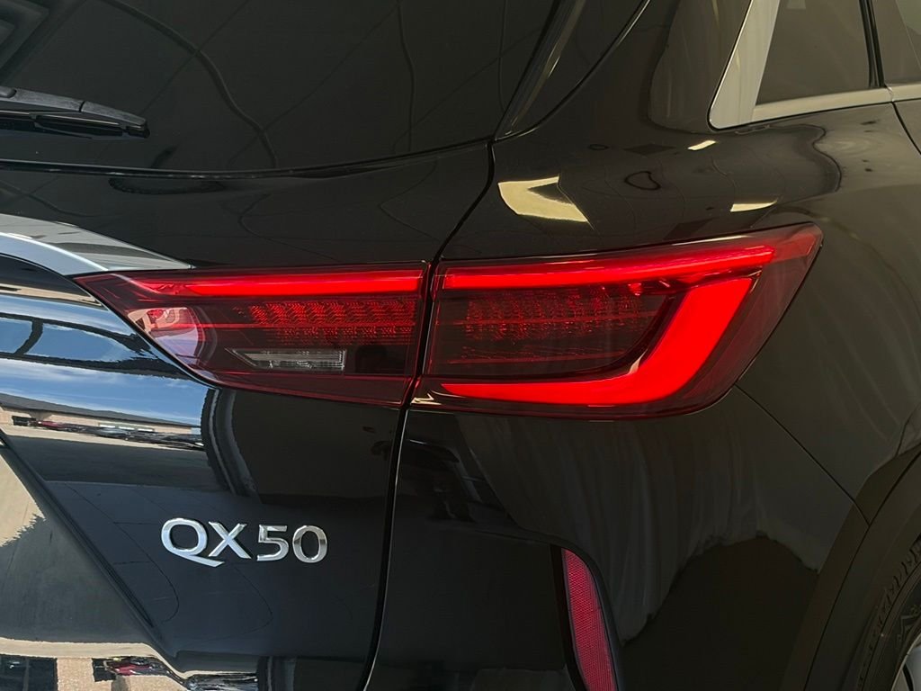 Used 2020 Black Obsidian INFINITI LUXE image 12