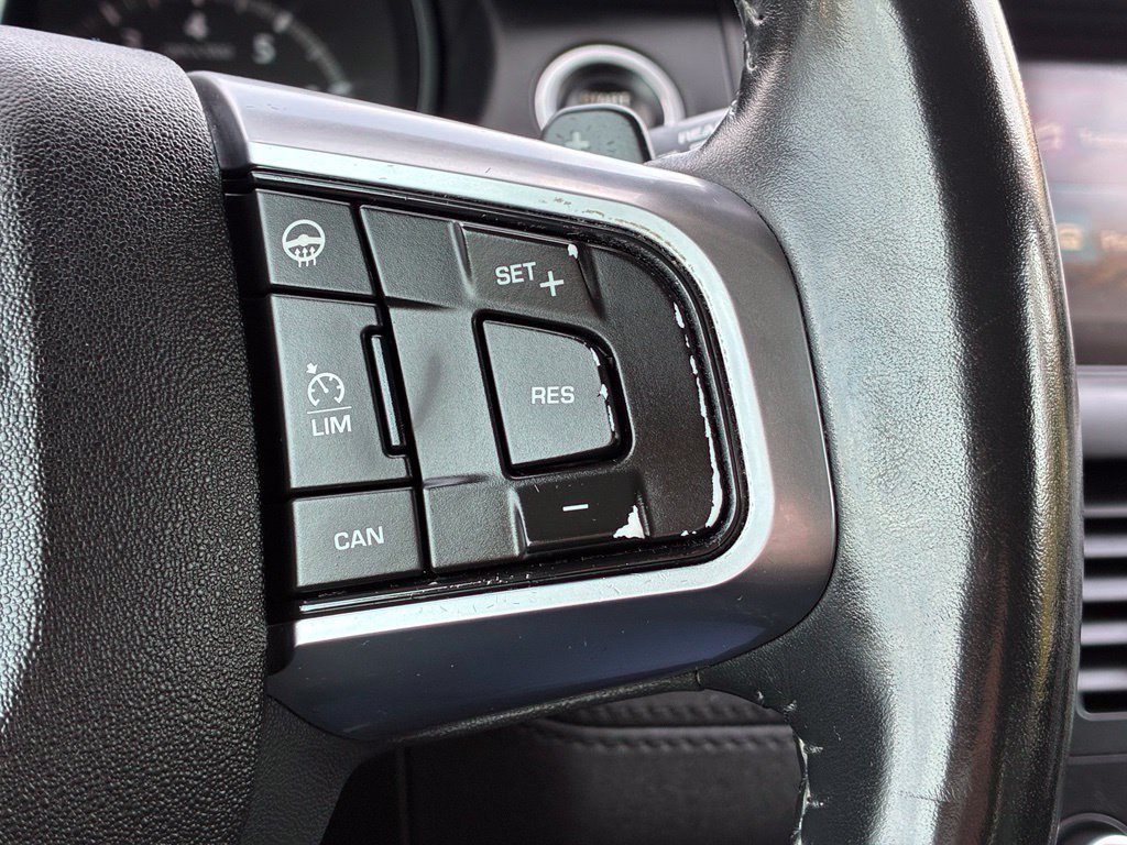 Used 2017 White Land Rover HSE image 23