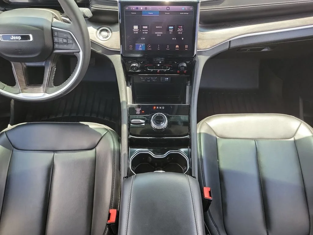 Used 2023 White Jeep Limited 4x4 image 21