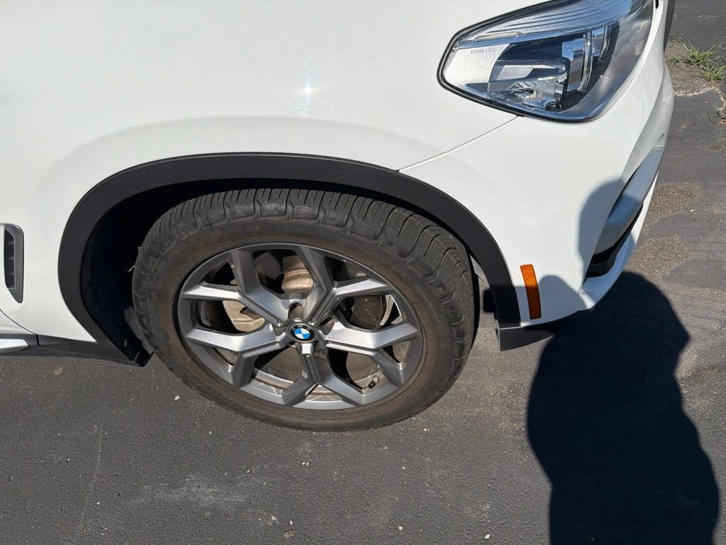 Used 2021 White BMW xDrive30e image 4