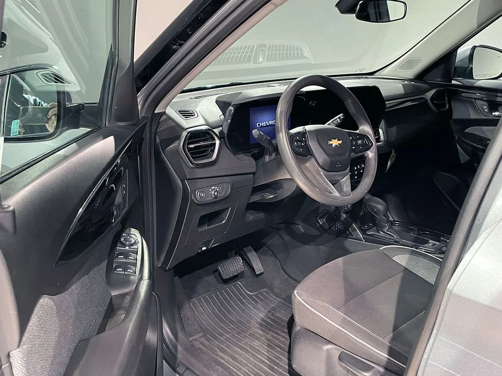 Used 2025 Gray Chevrolet LT image 18