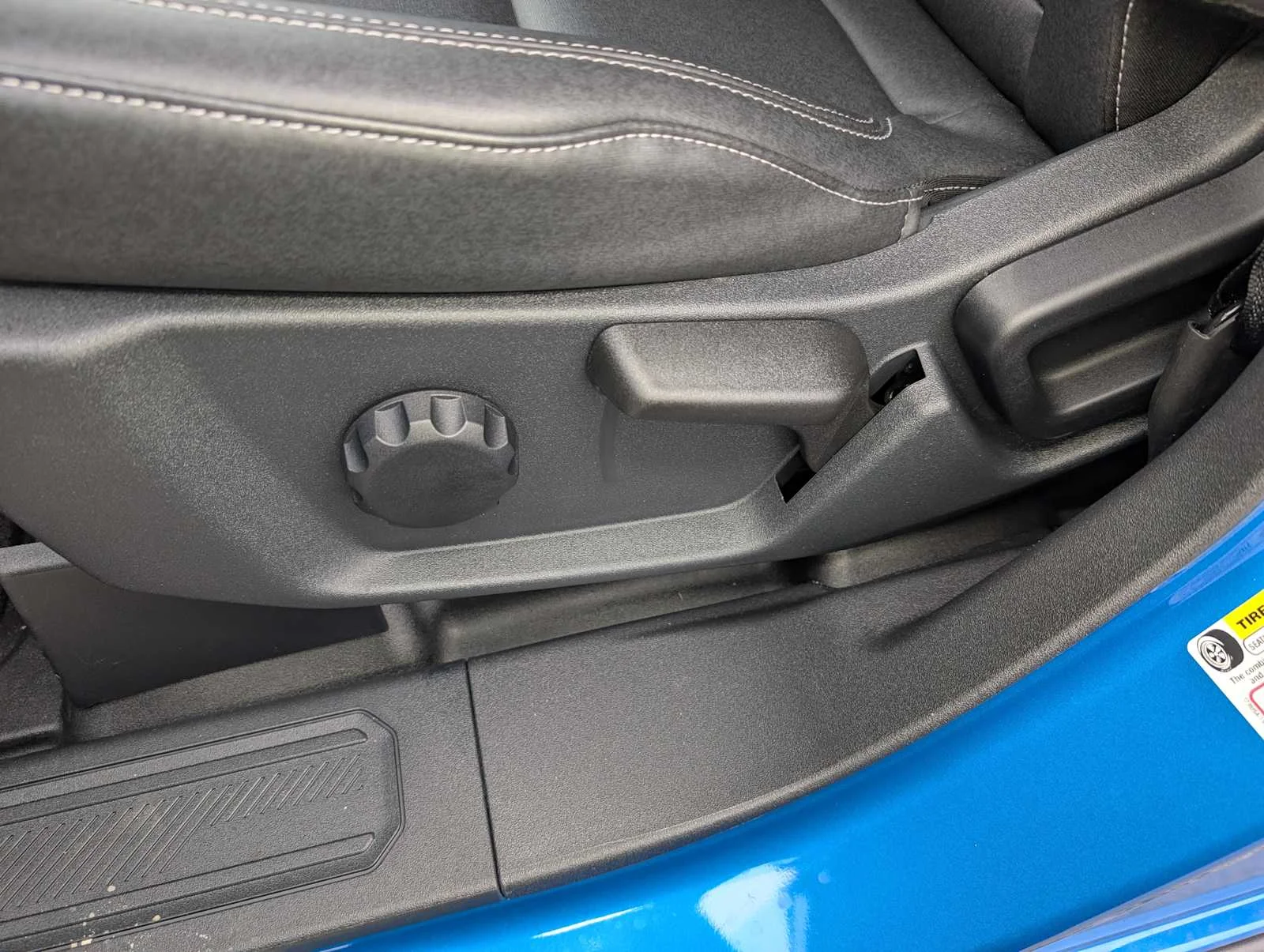New 2025 Velocity Blue Metallic Ford Badlands® image 31