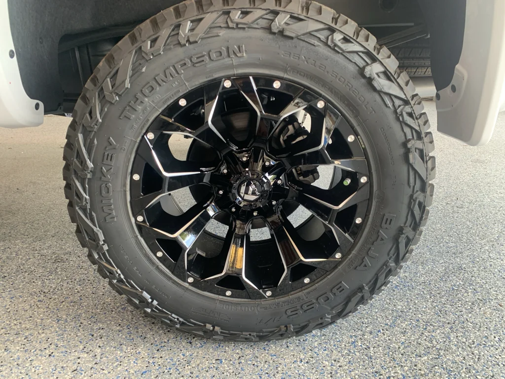 New 2026 Summit White Chevrolet RST image 34