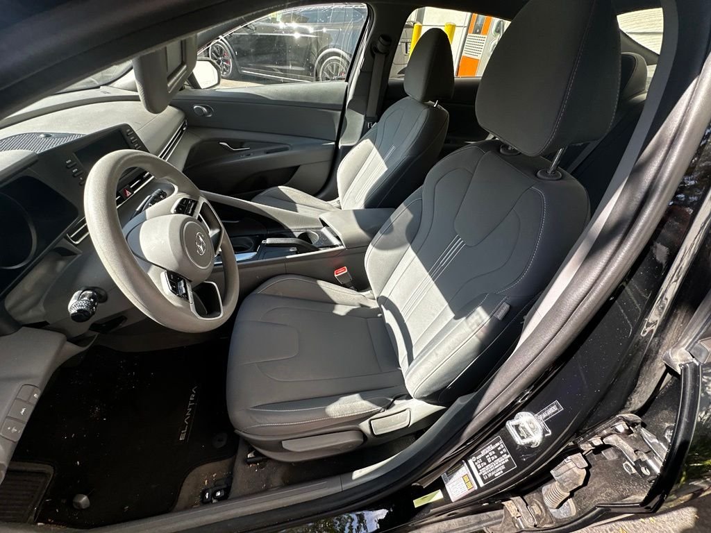 Used 2022 Phantom Black Hyundai SEL image 20