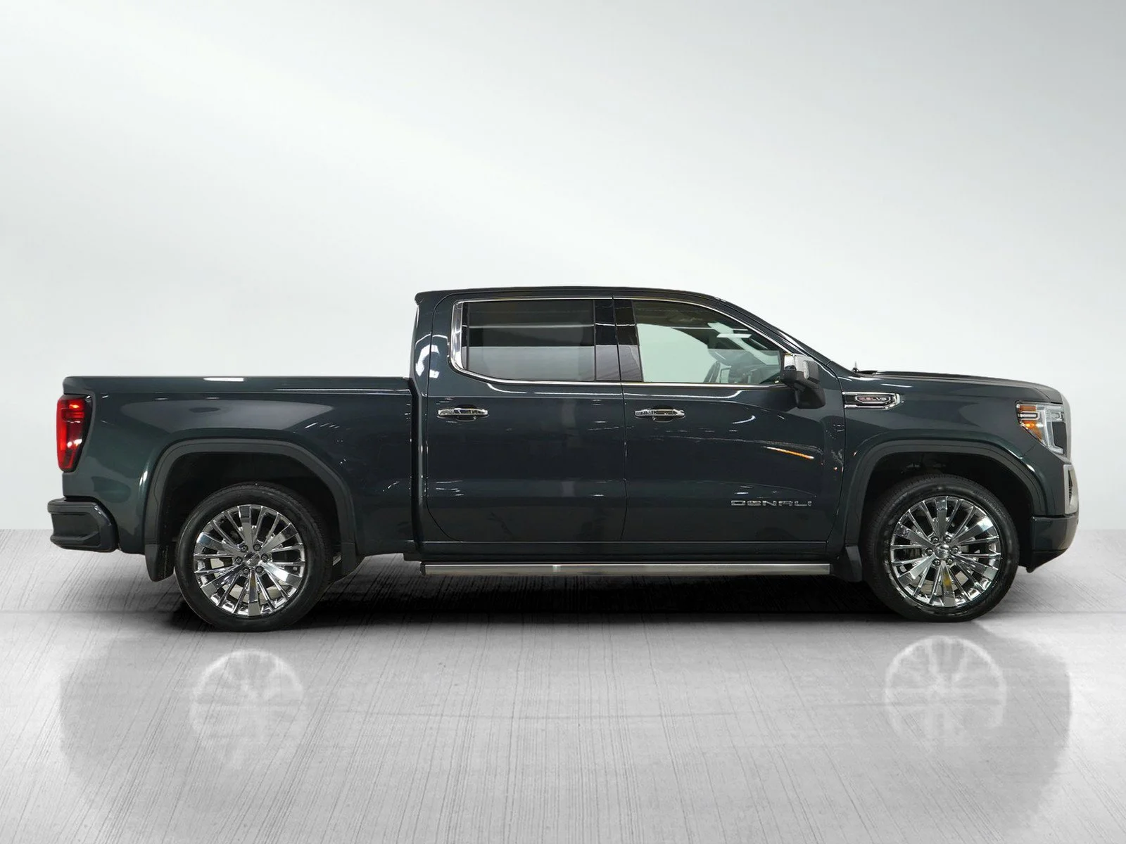 Used 2022 Hunter Metallic GMC Denali image 6