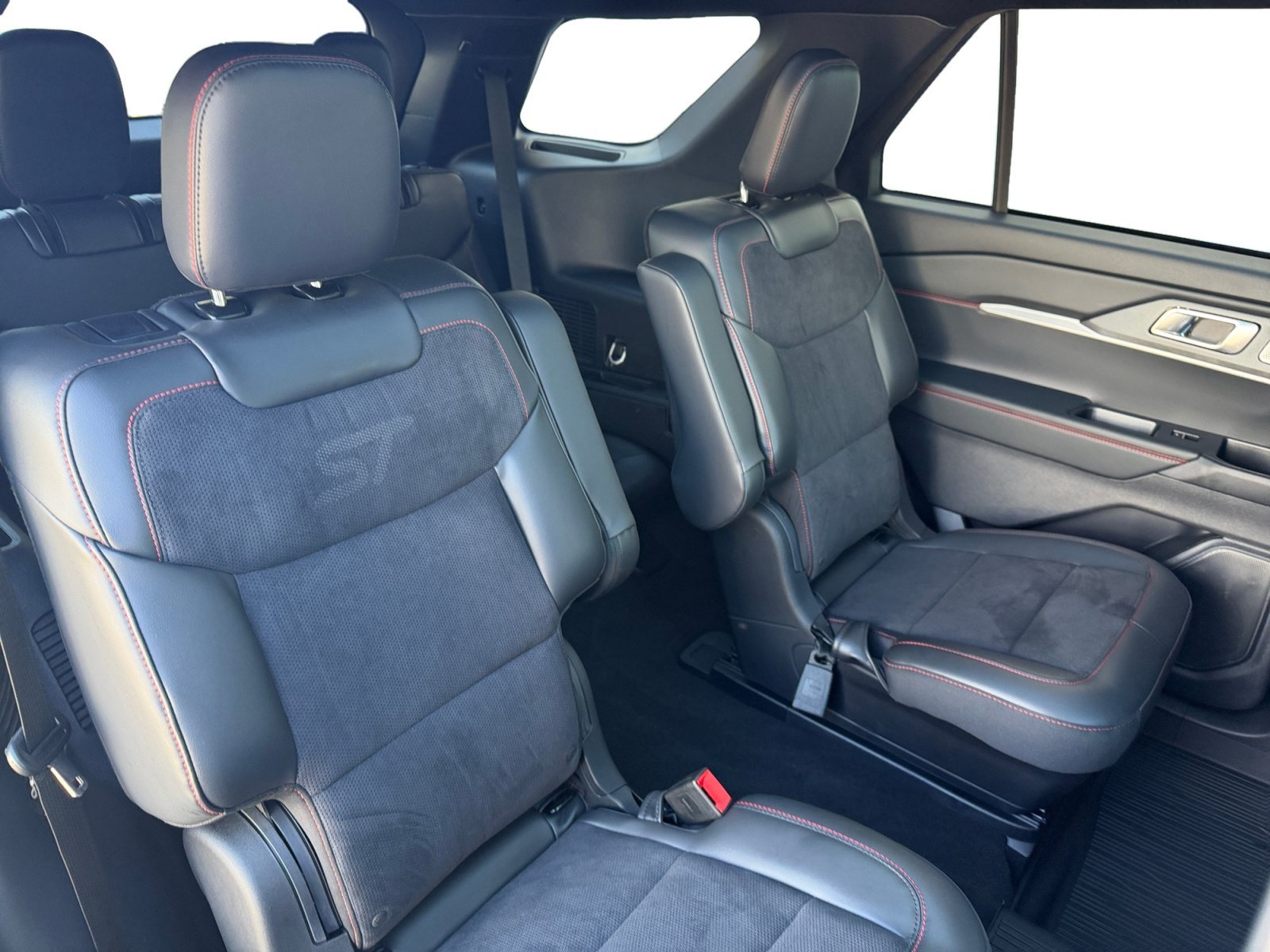 2025 Ford Explorer ST - Photo 35