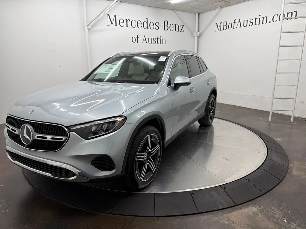 New 2027 Silver Mercedes-Benz GLC 300 image 3