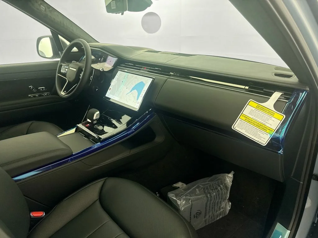 New 2026 Ionian Silver in Gloss finish Land Rover Autobiography image 29