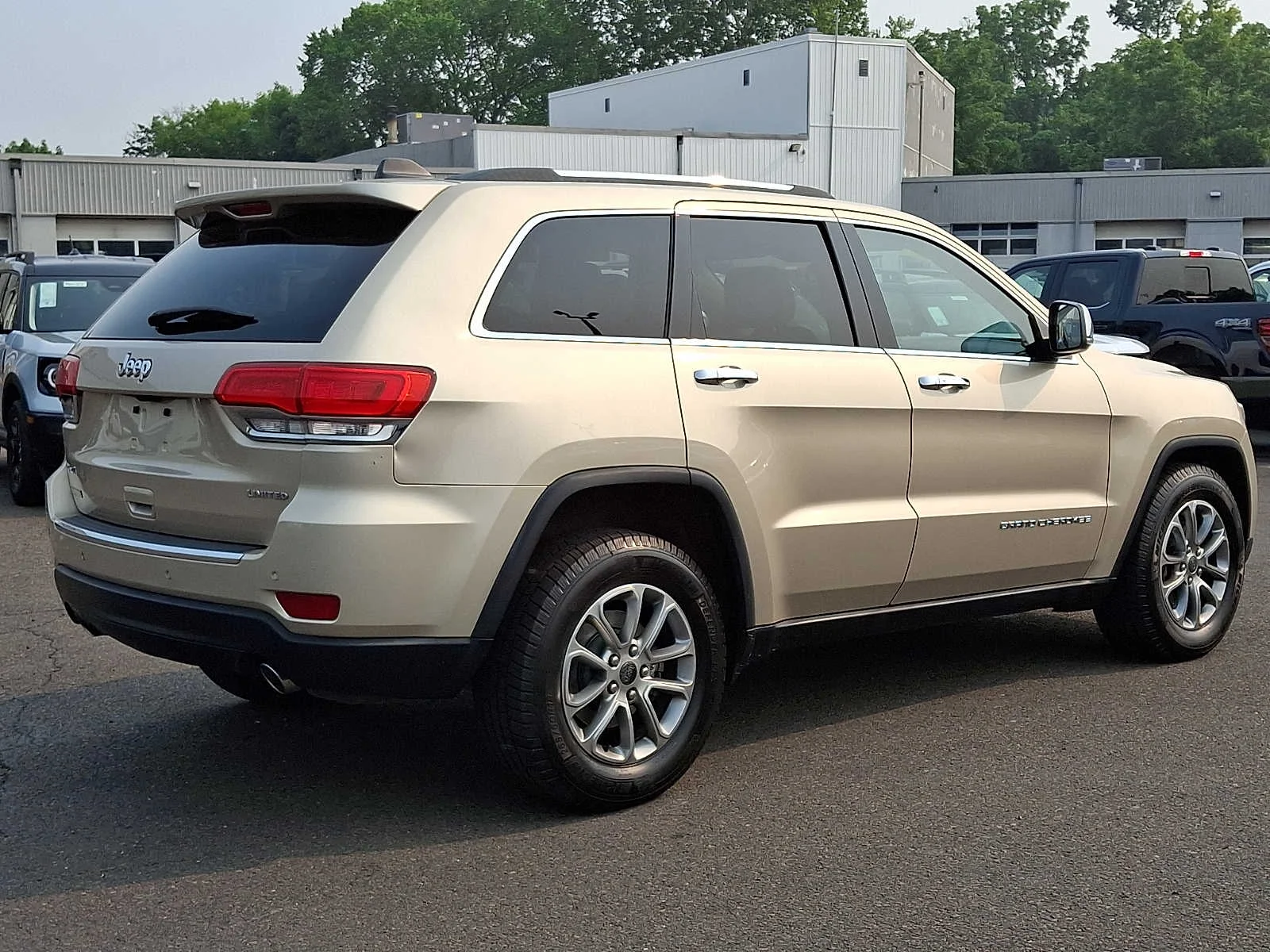 Used 2014 Cashmere Pearlcoat Jeep Limited image 6