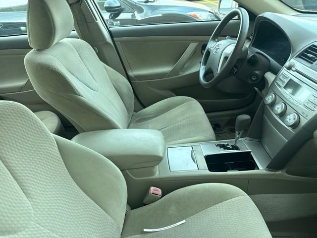 Used 2010  Toyota LE image 2