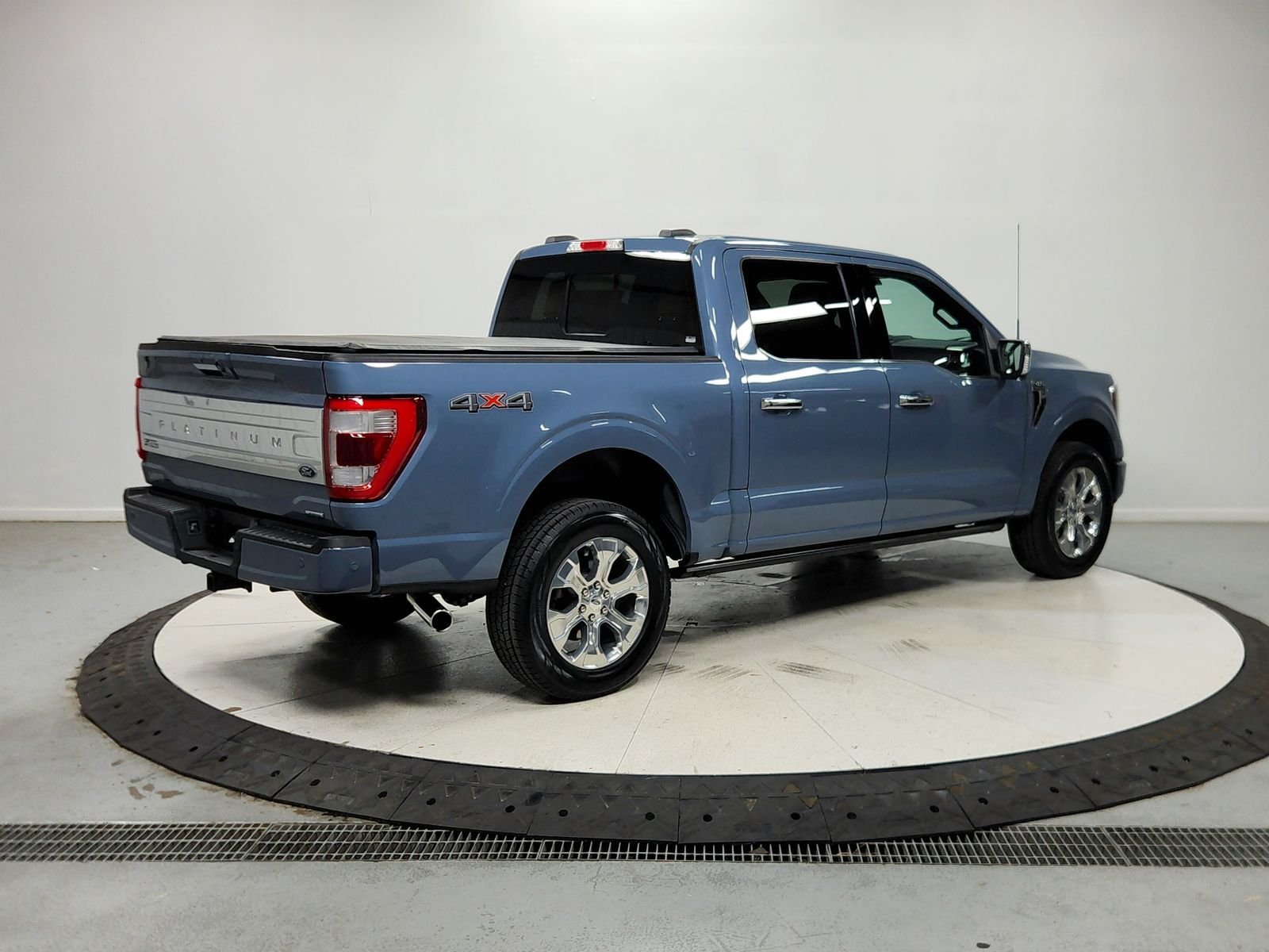 Used 2023 Azure / Gray Metallic Ford Platinum image 8