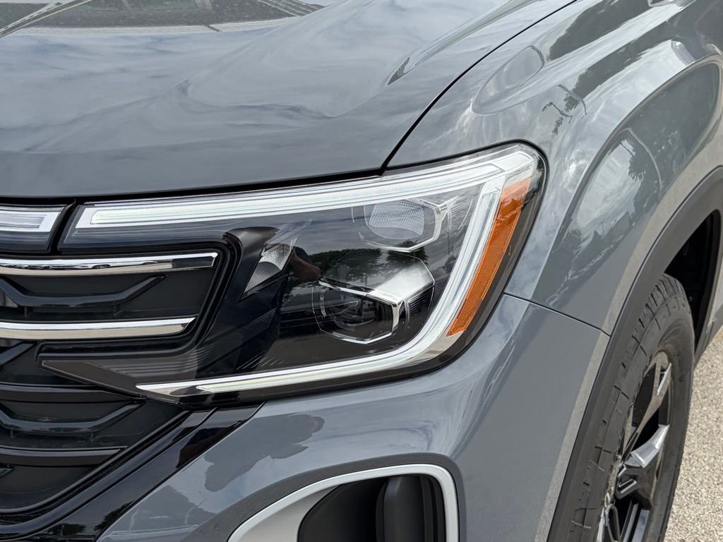 New 2026 Pure Gray Volkswagen 2.0T Peak Edition image 6