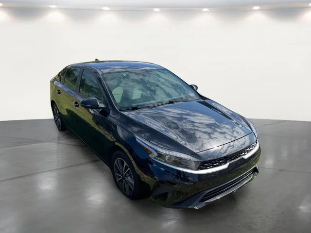 Used 2023 Black Kia LXS image 8