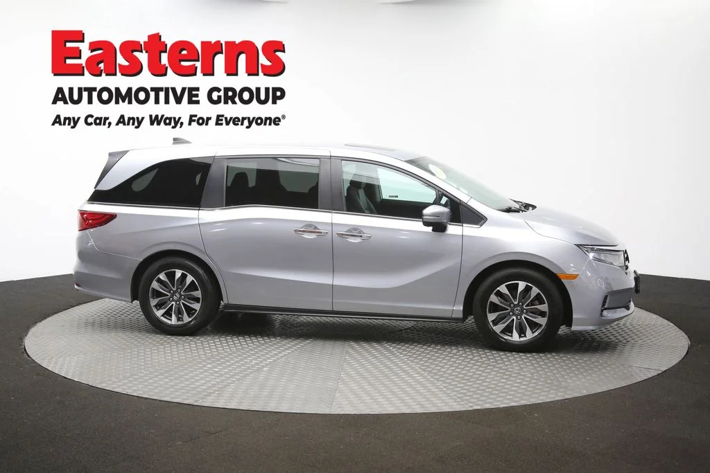 Used 2023 Silver Honda EX-L image 44