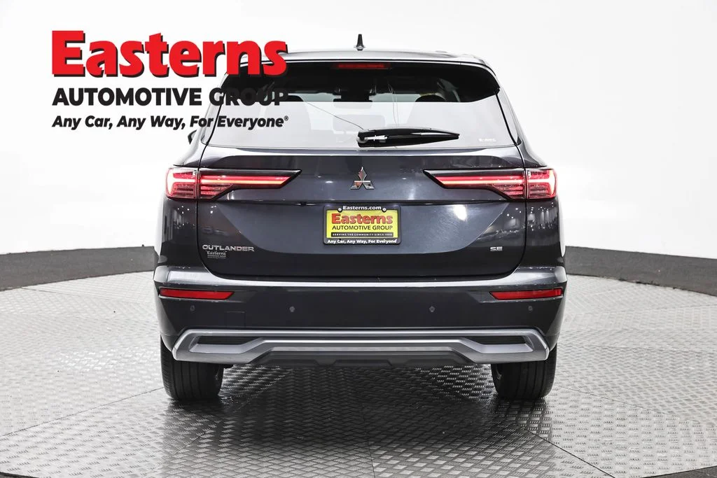 Used 2025 Gray Mitsubishi SE image 6