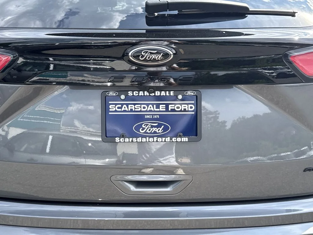 Used 2023 Gray Ford SE image 33