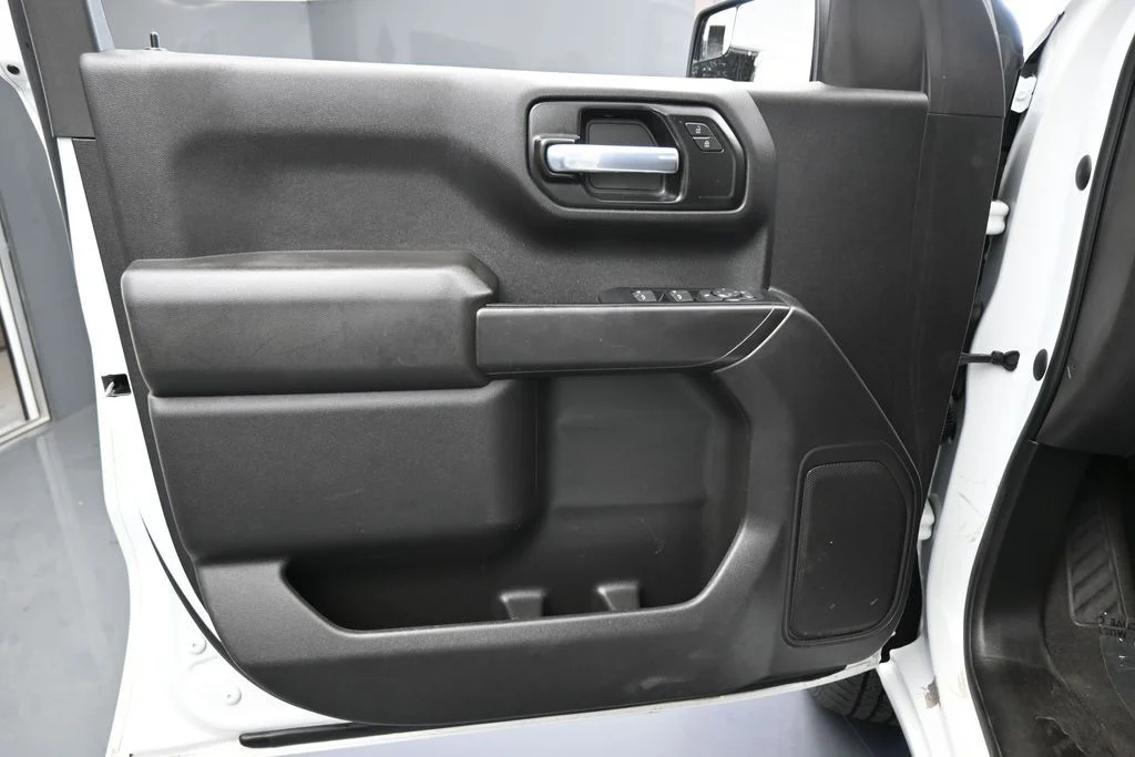Used 2022 Summit White Chevrolet Custom image 12