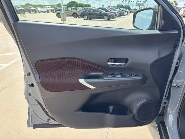 Used 2023 Gray Nissan SR image 9