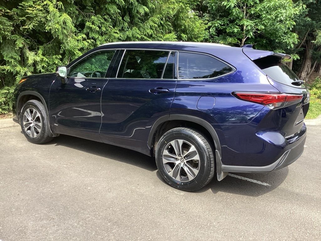 Used 2022  Toyota XLE image 8