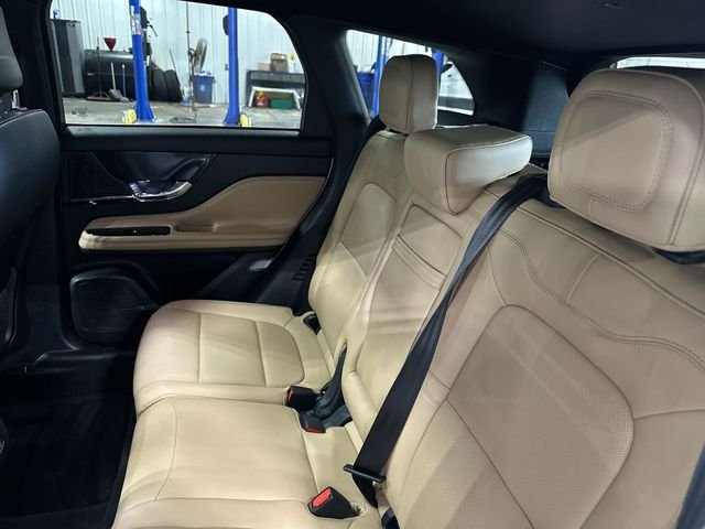 Used 2022 White Lincoln Reserve image 31