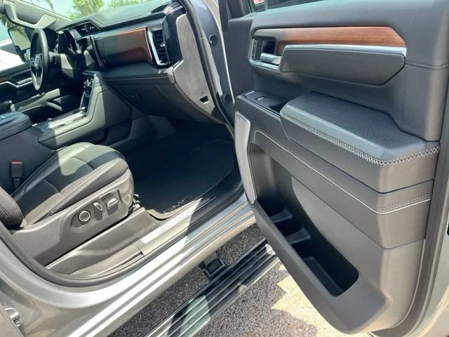 Used 2025 Sterling Metallic GMC Denali image 21