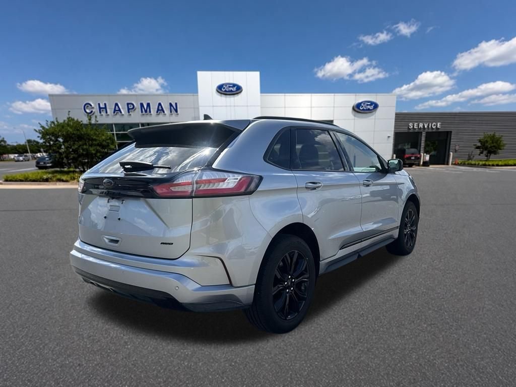 Used 2022 Silver Ford SE image 5
