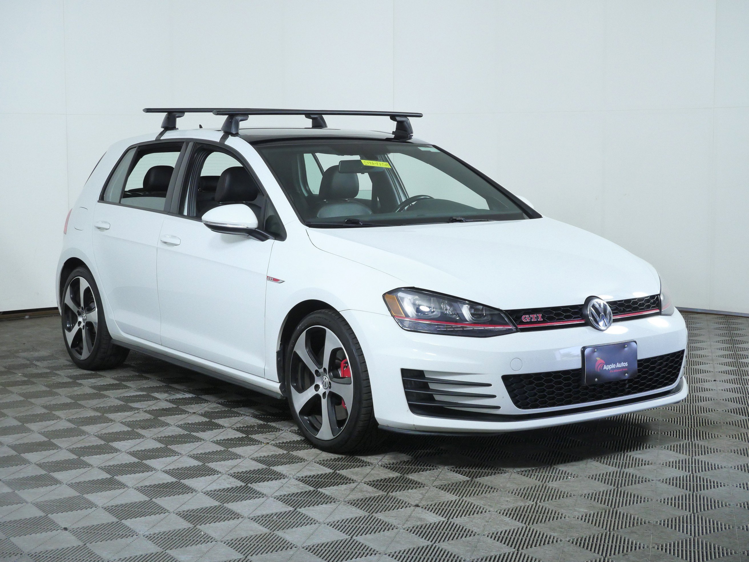 2017 Volkswagen Golf GTI 2.0T SE w/Performance Pk 4-door DSG's photo