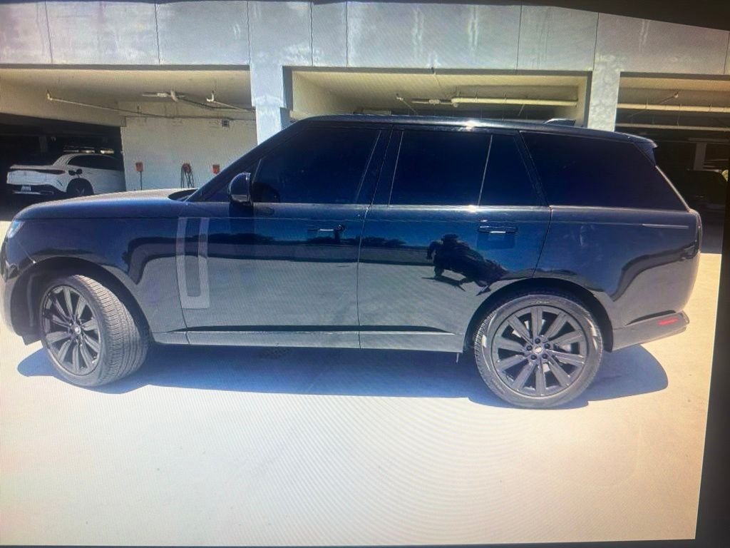 Used 2023 Santorini Black Metallic Land Rover SE image 2