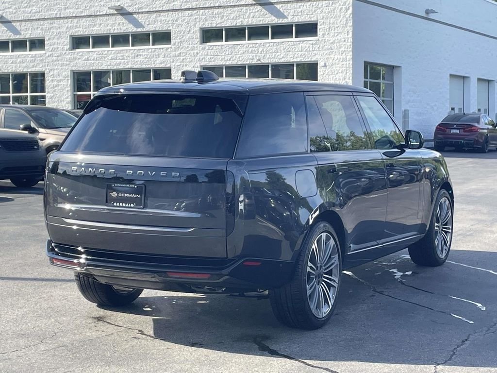 New 2026 Carpathian Grey Land Rover SE image 7