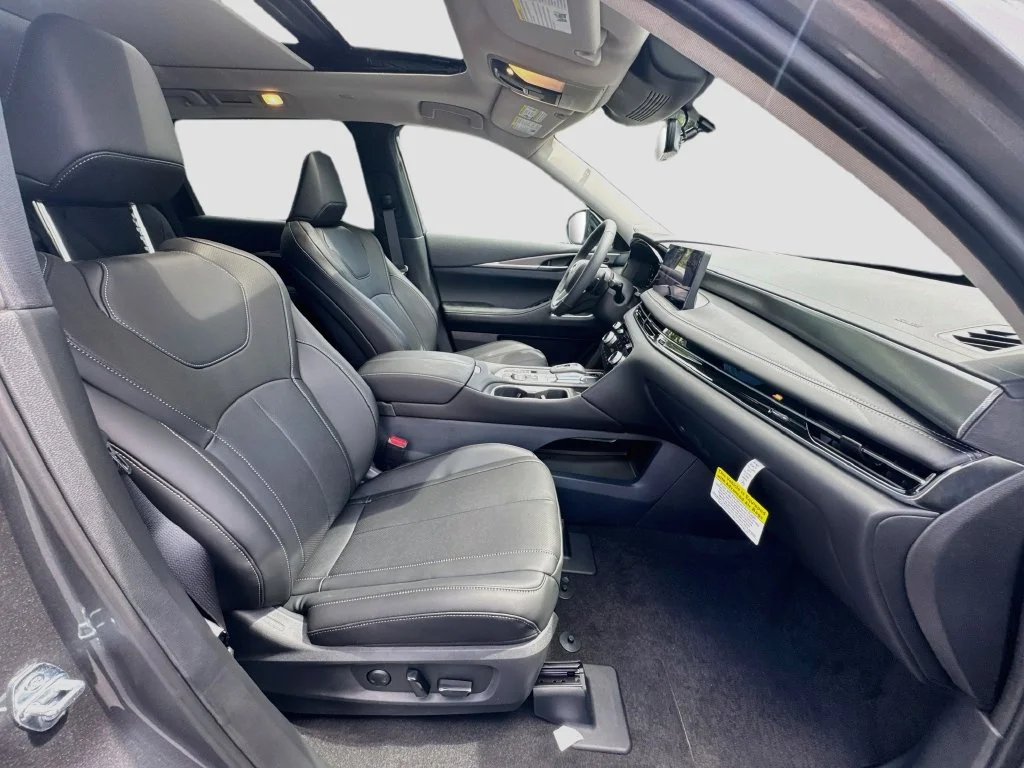 New 2027 GRAPHITE SHADOW INFINITI Luxe FWD image 31