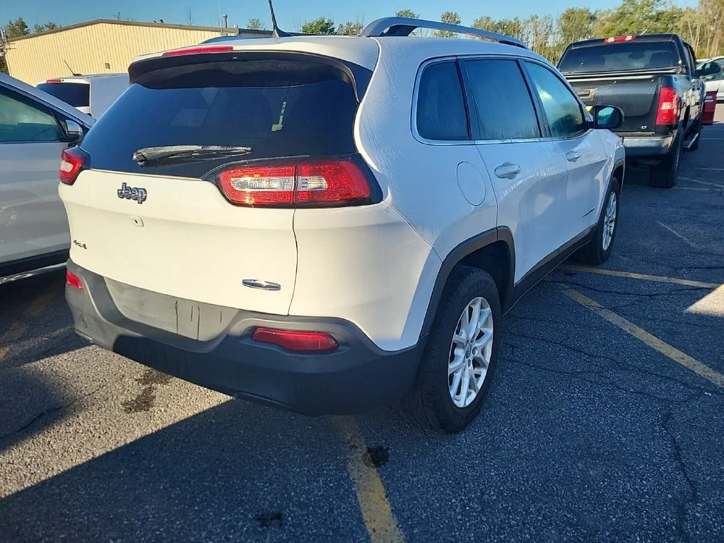 Certified Used 2017 White Jeep Latitude image 7