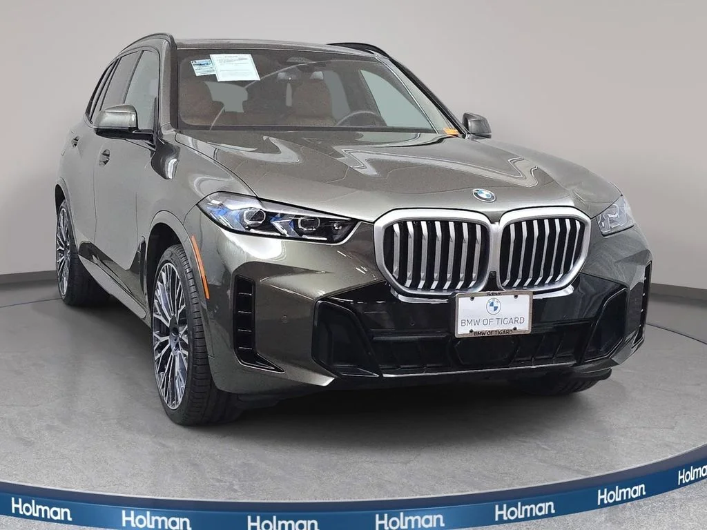 Used 2026 Manhattan Green Metallic BMW xDrive40i image 3