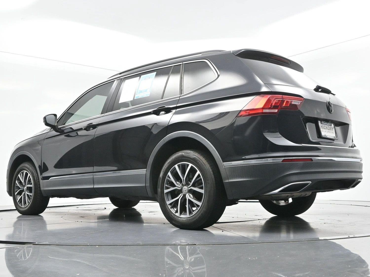Used 2020 Deep Black Pearl Volkswagen SE image 48
