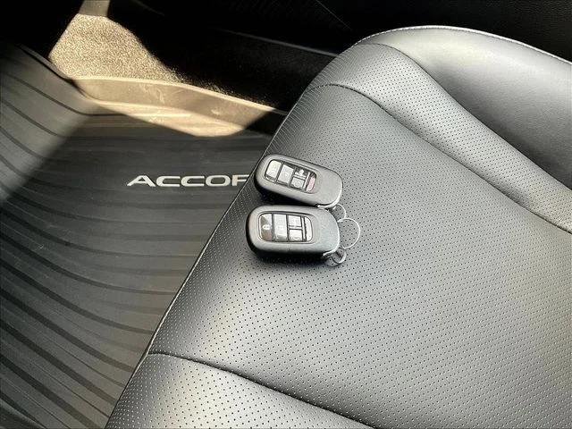 Used 2026 Gray Honda Touring image 37
