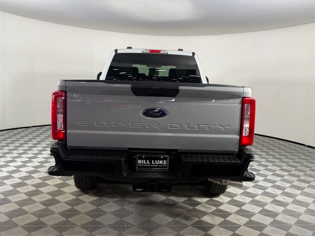 Used 2025 White Ford XL image 8