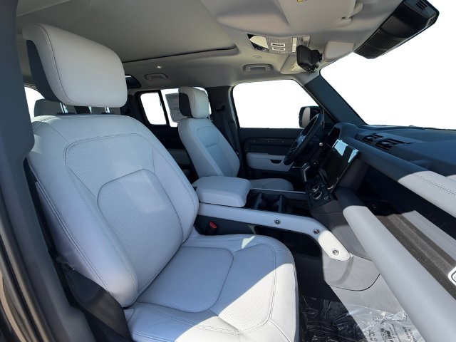 New 2026 Carpathian Grey Land Rover X-Dynamic SE image 16