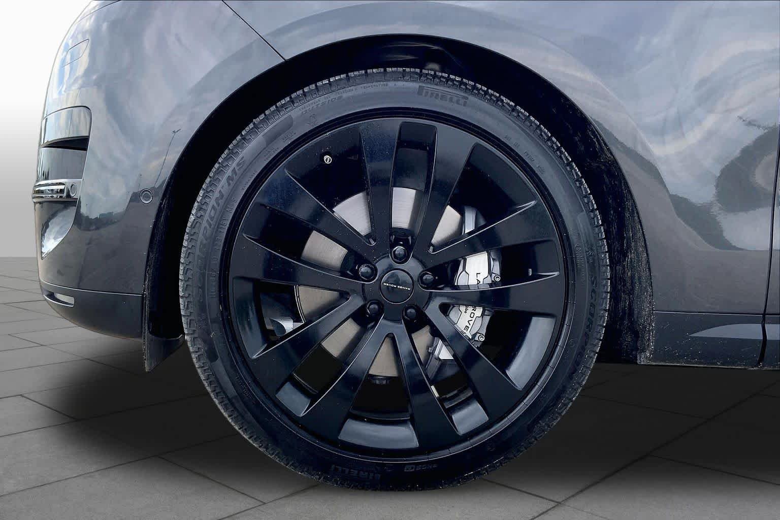 Used 2026 Carpathian Grey Premium Metallic Land Rover SE image 11