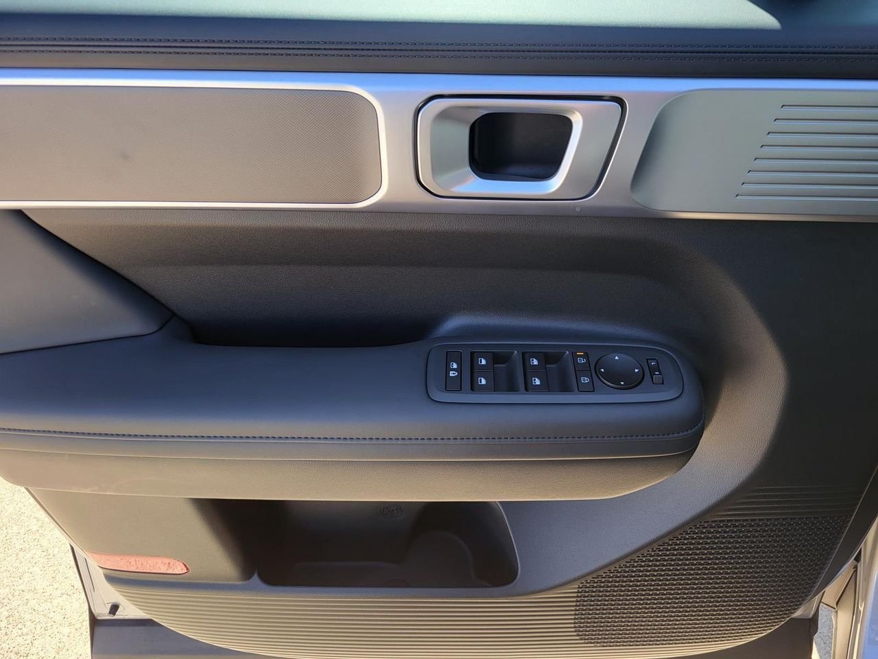 New 2026 Shimmering Silver Pearl Hyundai SEL FWD image 14