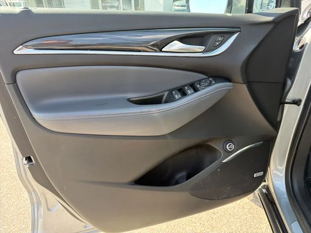 Used 2023  Buick Essence image 18