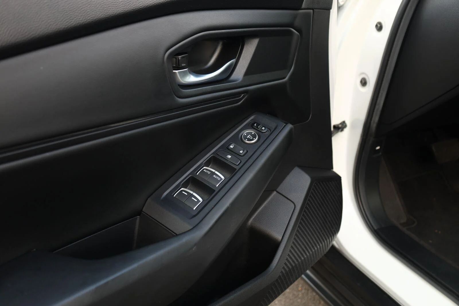 Used 2024 Platinum White Pearl Honda EX image 14