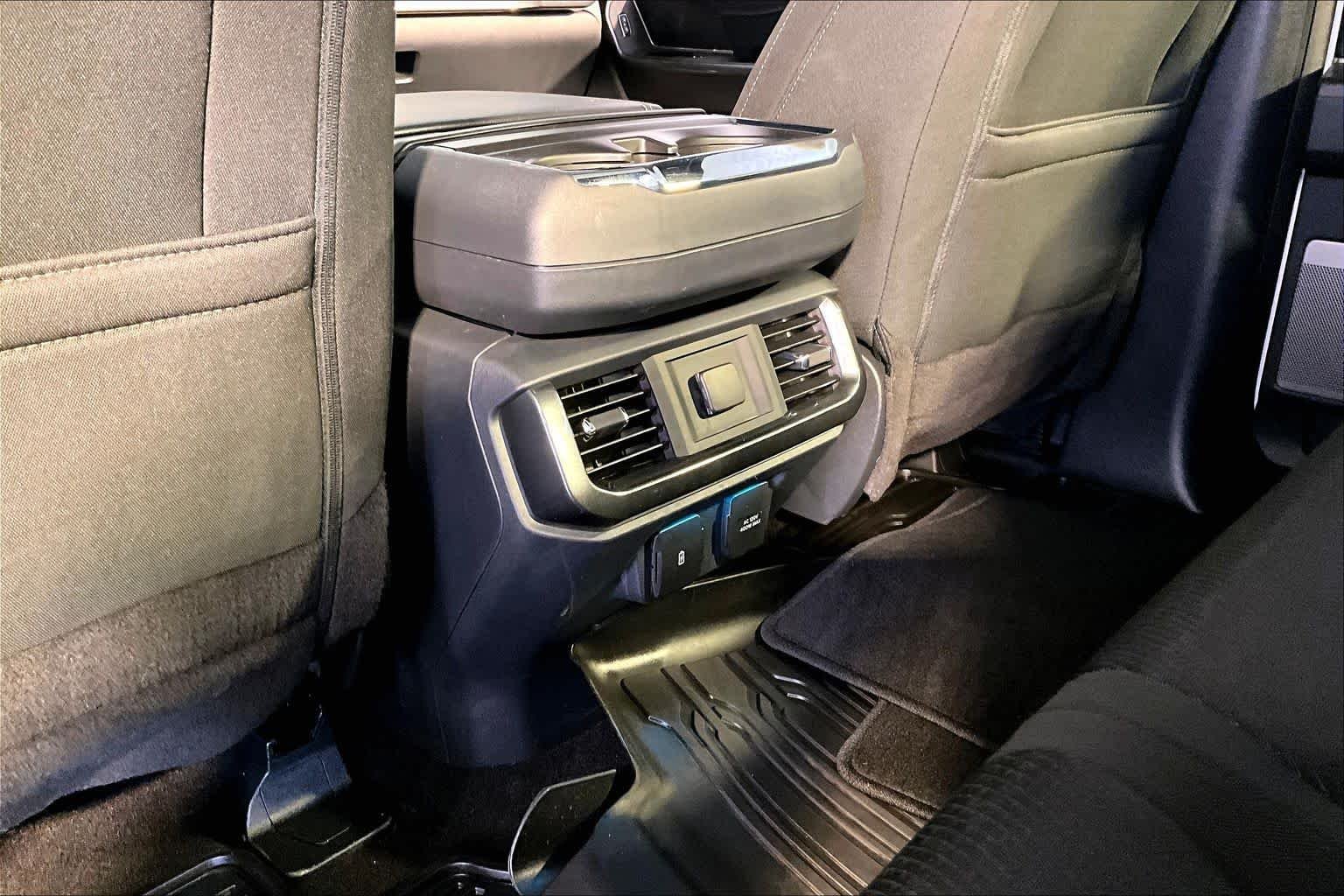 Used 2023 Oxford White Ford XLT image 35