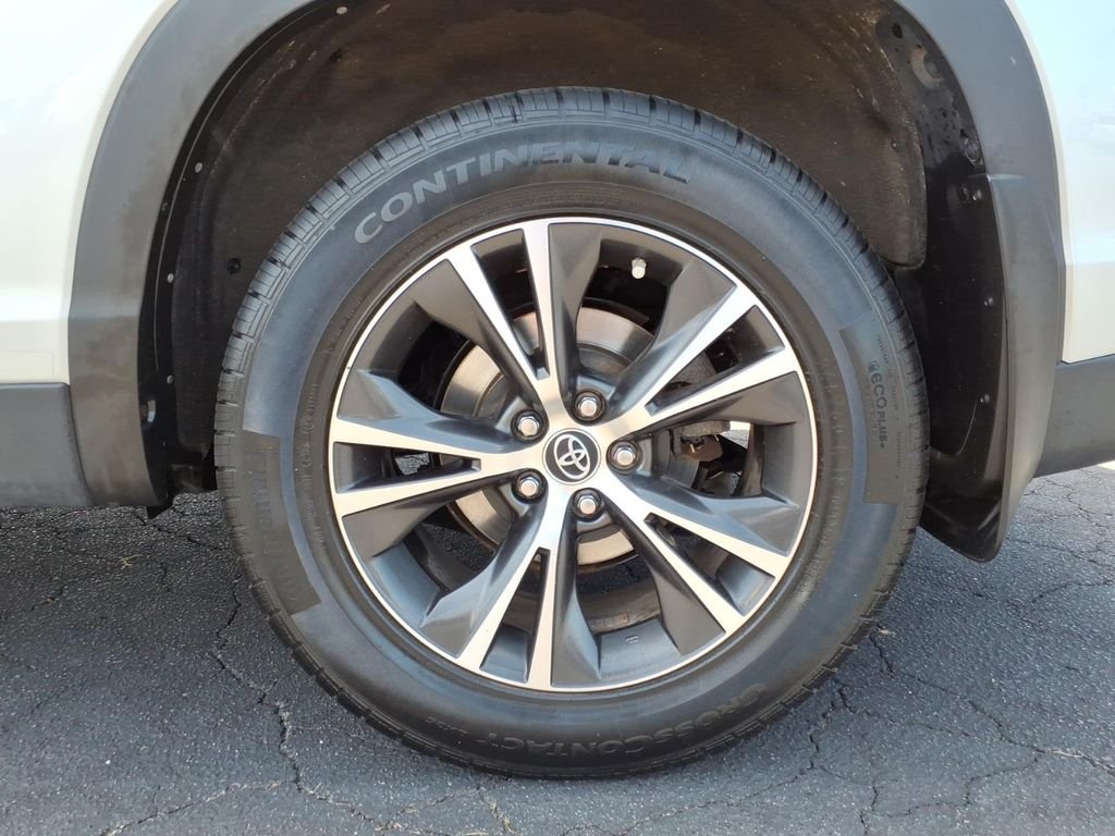 Used 2019 Celestial Silver Metallic Toyota LE image 23