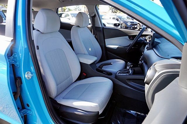 Used 2023 Green Hyundai SEL image 11