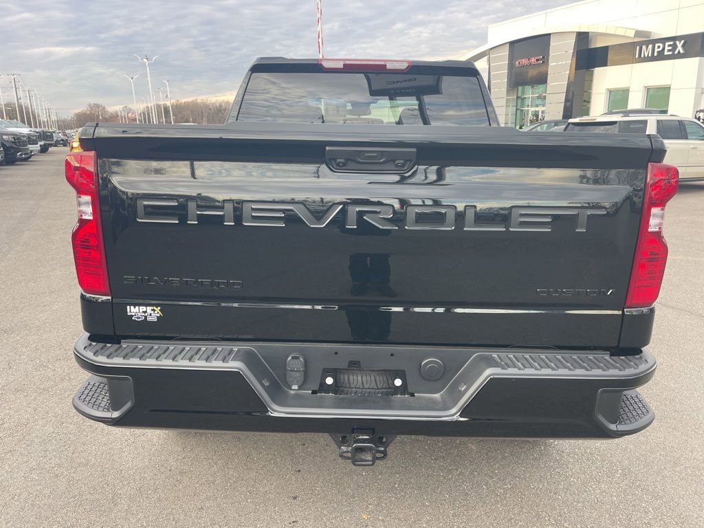 View vehicle photo 4