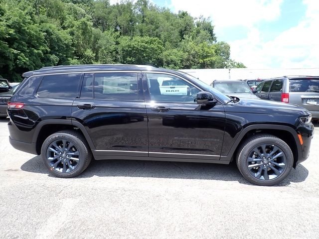 New 2026 Diamond Black Crystal Pearl-Coat Exterior Paint Jeep Limited image 8