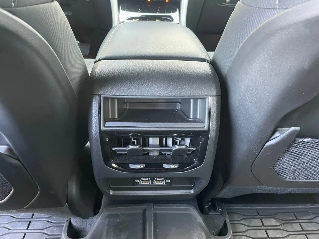 Used 2025 White Jeep Laredo image 23