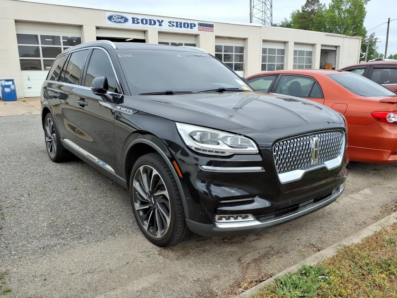 Used 2020 Infinite Black Metallic Lincoln Reserve image 3