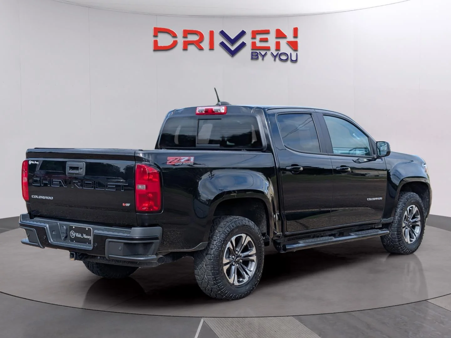 Used 2022 Black Chevrolet Z71 image 5