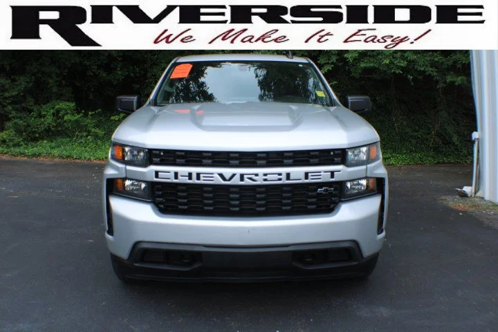 Used 2020 SILVER ICE METALLIC Chevrolet Custom image 16